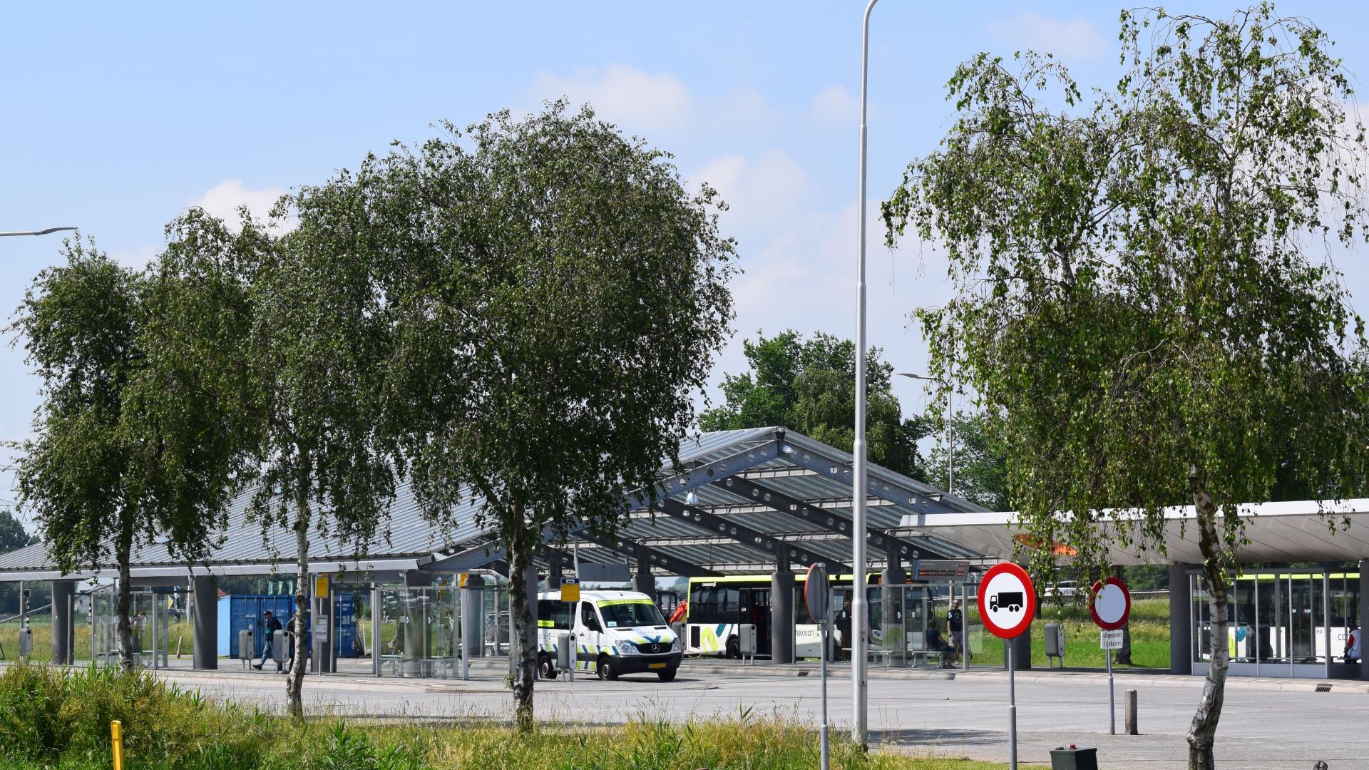 Busstation Heinenoord.jpg