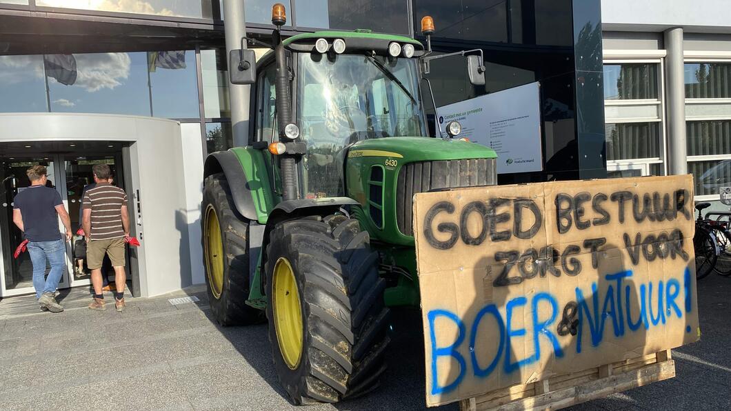 Boerenprotest gemeentehuis Oud-Beijerland