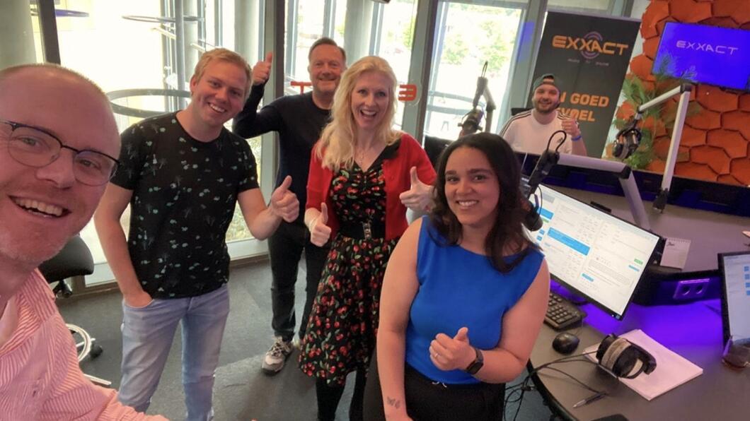 Burgerlid Nina van Harten bij radio omroep HW